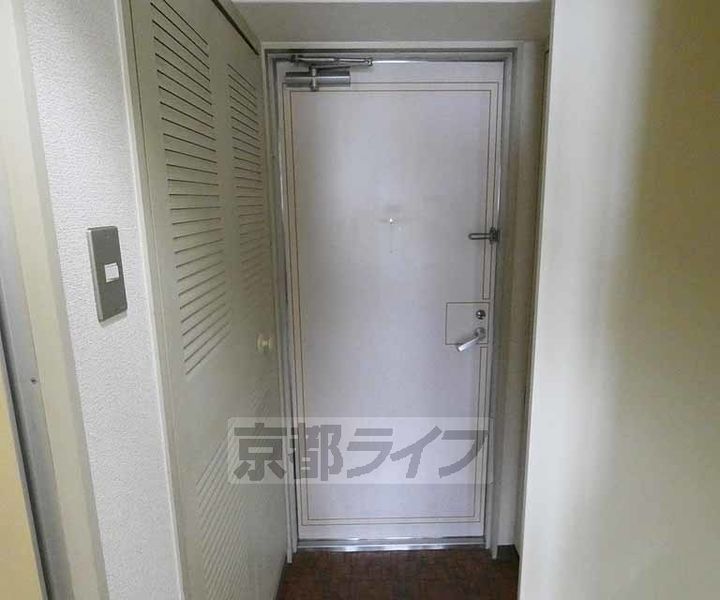 デトム・ワン四条大宮305の玄関
