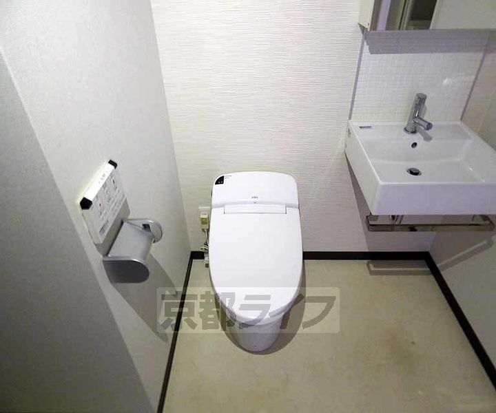 京都府京都市中京区西ノ京職司町の賃貸マンションの内装