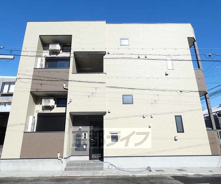京都府京都市南区上鳥羽高畠町の賃貸アパートの外観
