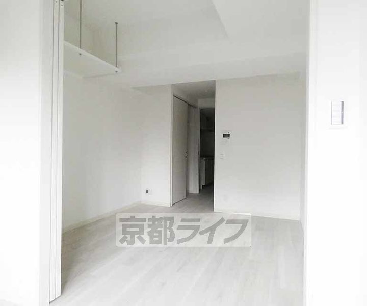 京都府京都市南区唐橋平垣町の賃貸マンションの居間