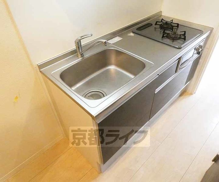 京都府京都市南区唐橋堂ノ前町の賃貸アパートのキッチン