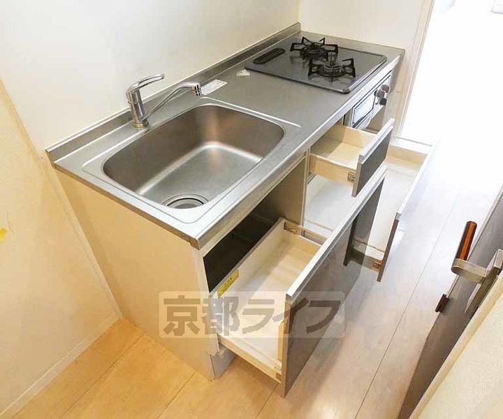 京都府京都市南区唐橋堂ノ前町の賃貸アパートのキッチン