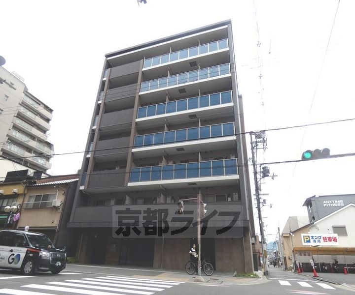 京都府京都市上京区千本通一条上る北伊勢殿構町の賃貸マンションの外観