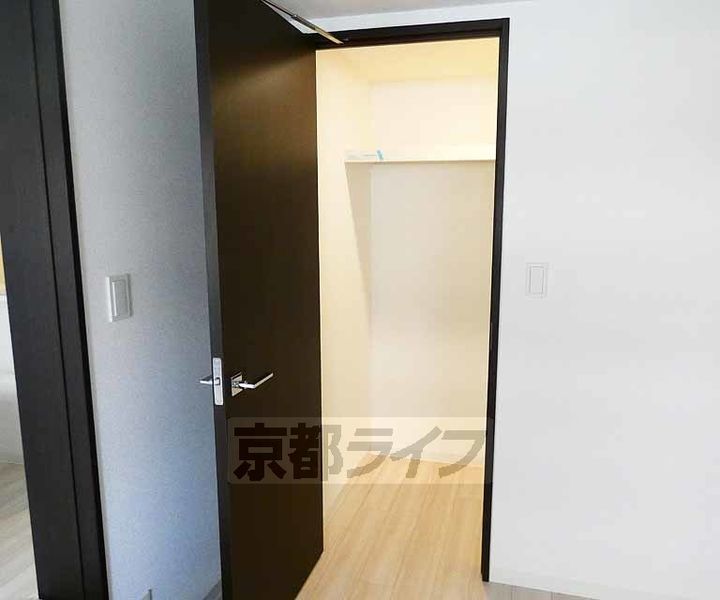 京都府京都市上京区千本通一条上る北伊勢殿構町の賃貸マンションの内装