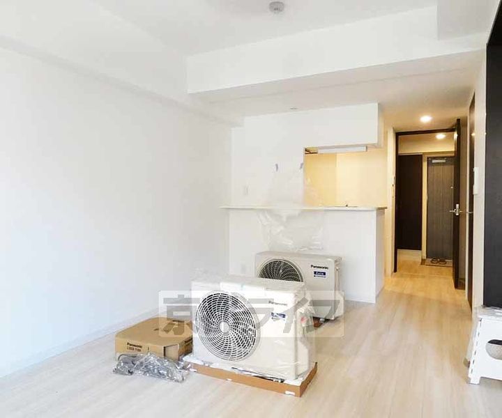 京都府京都市上京区千本通一条上る北伊勢殿構町の賃貸マンションの居間