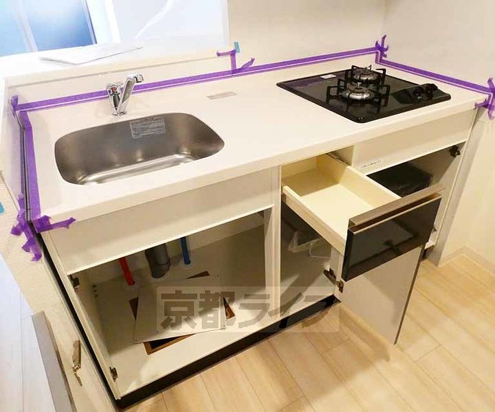 京都府京都市上京区千本通一条上る北伊勢殿構町の賃貸マンションのキッチン