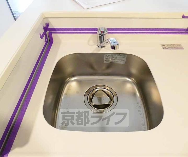 京都府京都市上京区千本通一条上る北伊勢殿構町の賃貸マンションのキッチン