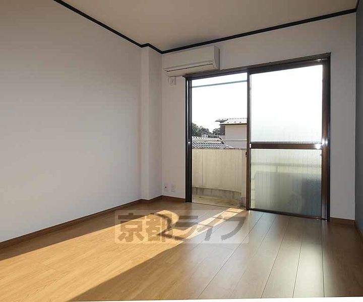 第三吉与門ハイツ303の居間