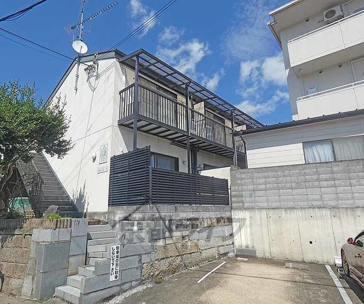 アズィールD棟201の外観