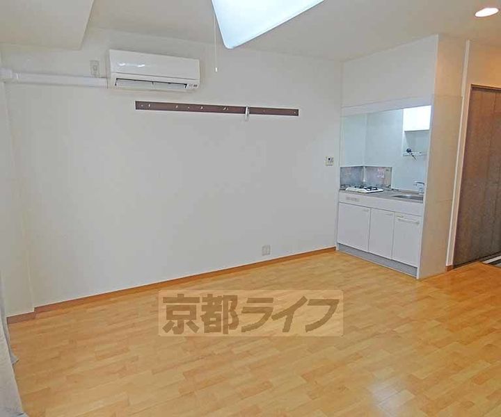 アズィールD棟201の居間