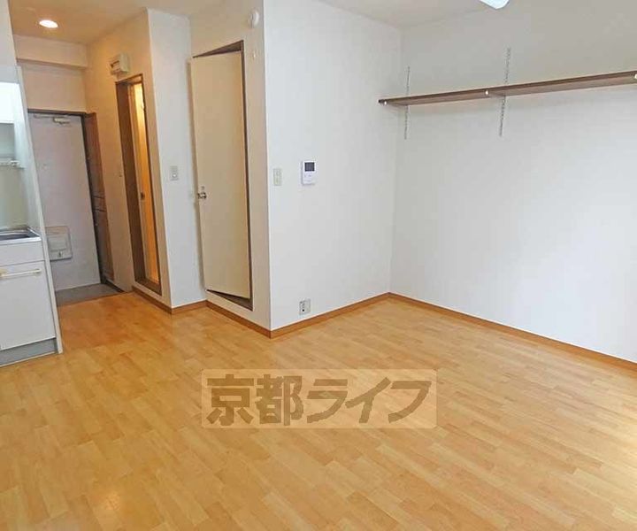 アズィールD棟201の居間