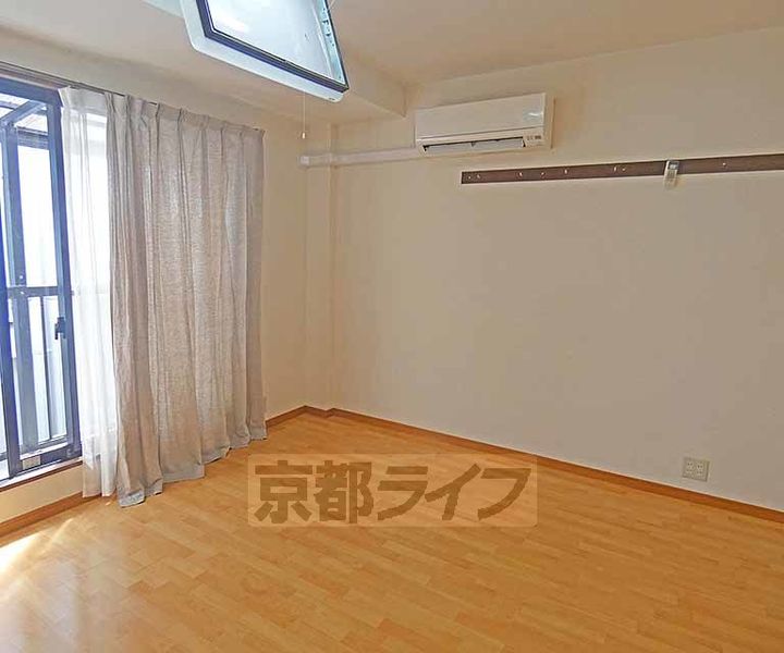 アズィールD棟201の居間