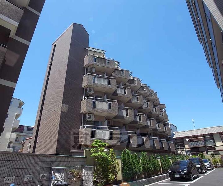 アベニールアサダ403の外観