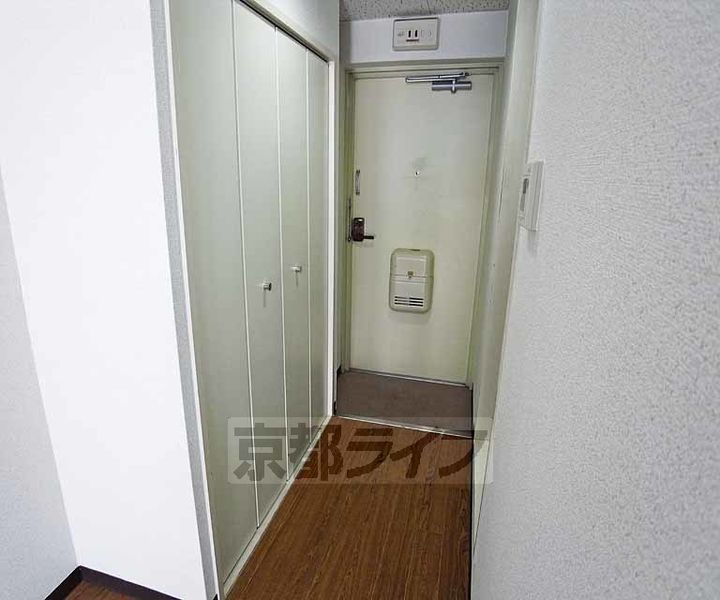 アベニールアサダ403の玄関