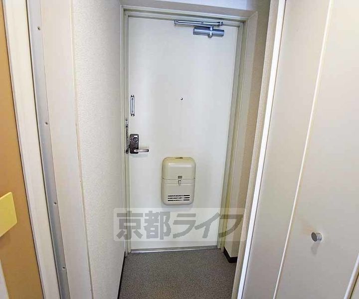 アベニールアサダ302の玄関