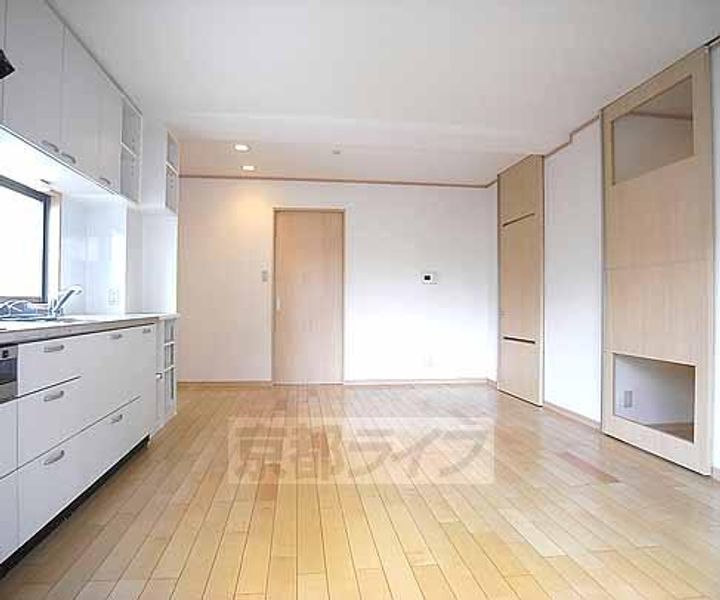 コンフォール北白川Ⅲ3-Aの居間