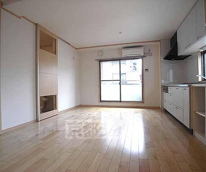 コンフォール北白川Ⅲ3-Aの居間