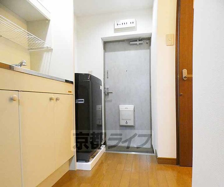 NUテラス京大前105の玄関