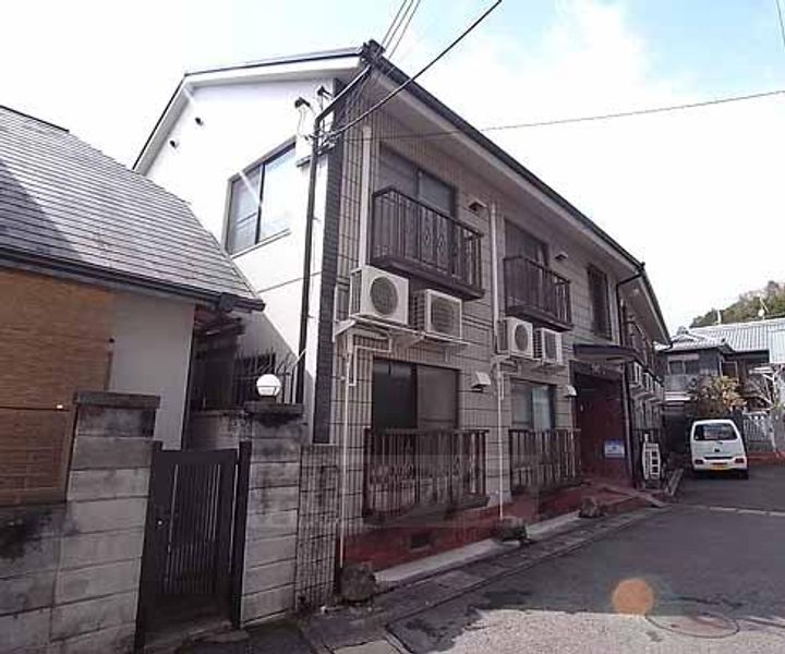 京都府京都市左京区修学院千万田町の賃貸マンションの外観