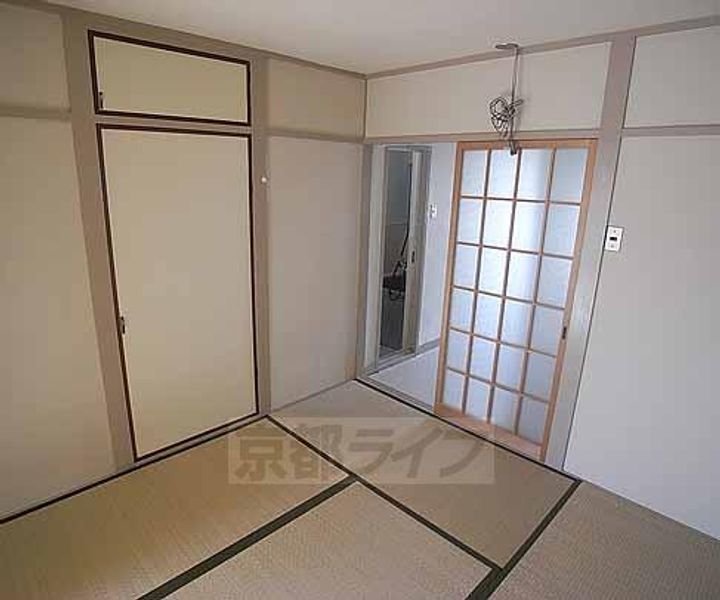 ハイツ白龍4Aの居間