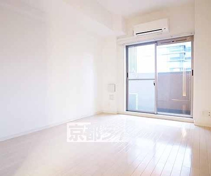 プレサンス京都三条大橋雅殿の居間