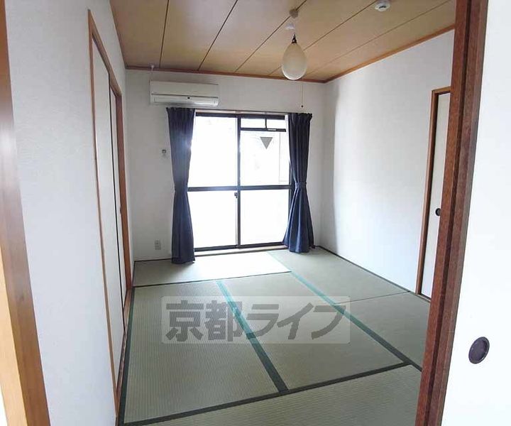 京都府京都市左京区一乗寺東浦町の賃貸マンションの居間