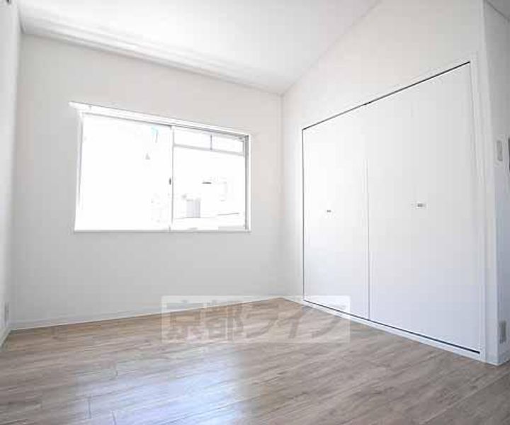 京都府京都市左京区北白川西瀬ノ内町の賃貸マンションの居間