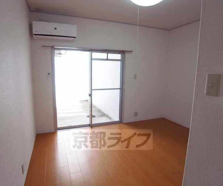 北白川BCBGCLUB201の居間