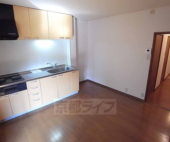 京都府京都市左京区山端川端町の賃貸マンションの居間