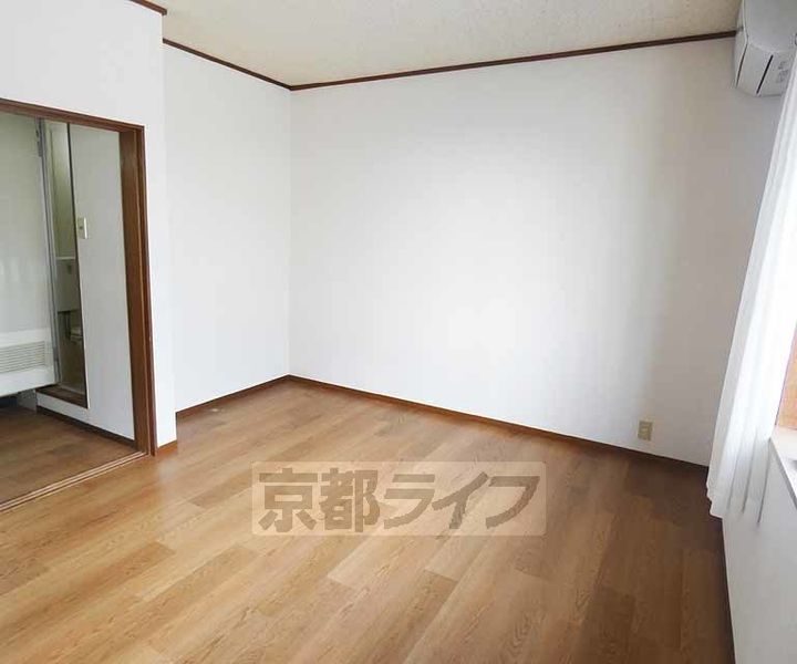 京都府京都市左京区下鴨東本町の賃貸アパートの居間