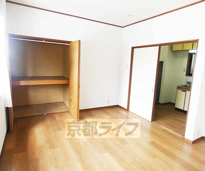 京都府京都市左京区下鴨東本町の賃貸アパートの寝室