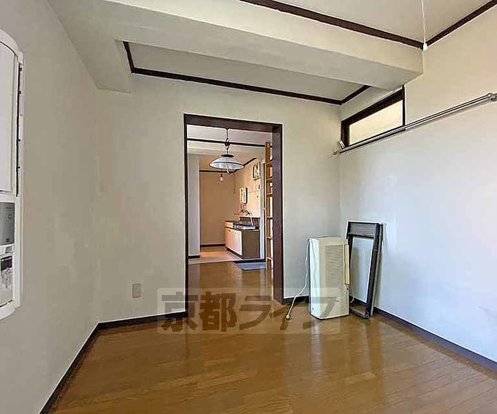京都府京都市左京区吉田神楽岡町の賃貸マンションの居間