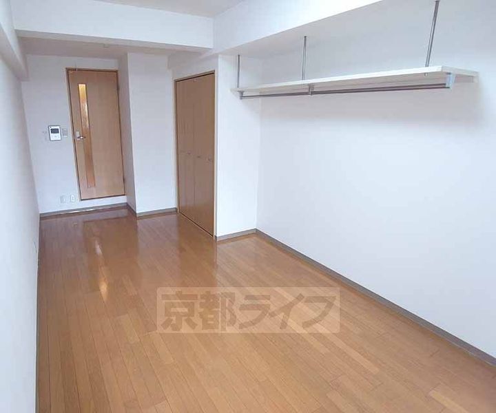 京都府京都市左京区高野清水町の賃貸マンションの居間