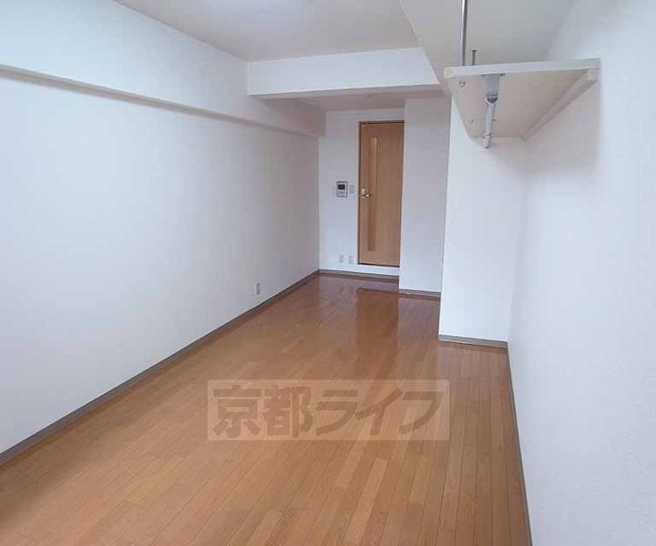 京都府京都市左京区高野清水町の賃貸マンションの居間