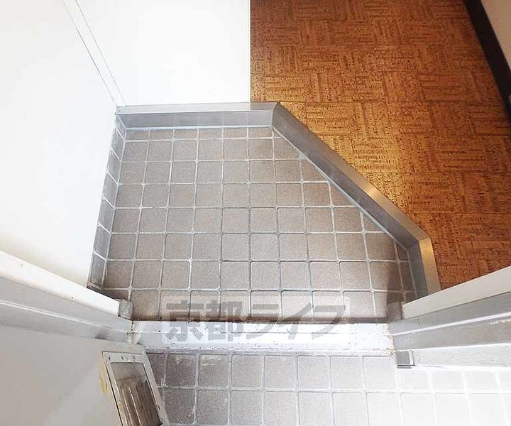 嘉門ハイツの玄関