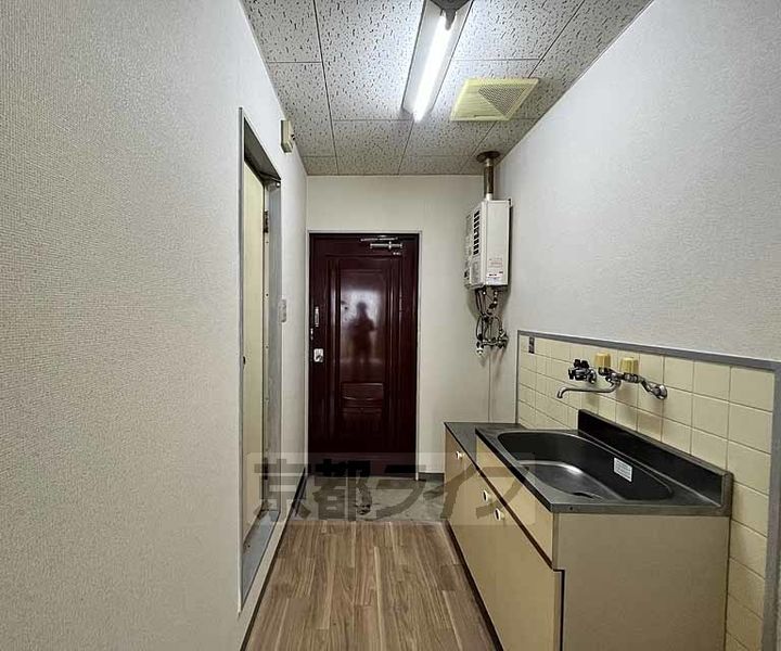 コンラッドハイツ202の玄関