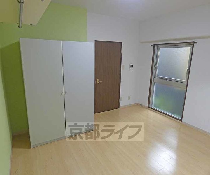 京都府京都市中京区壬生賀陽御所町の賃貸マンションの居間