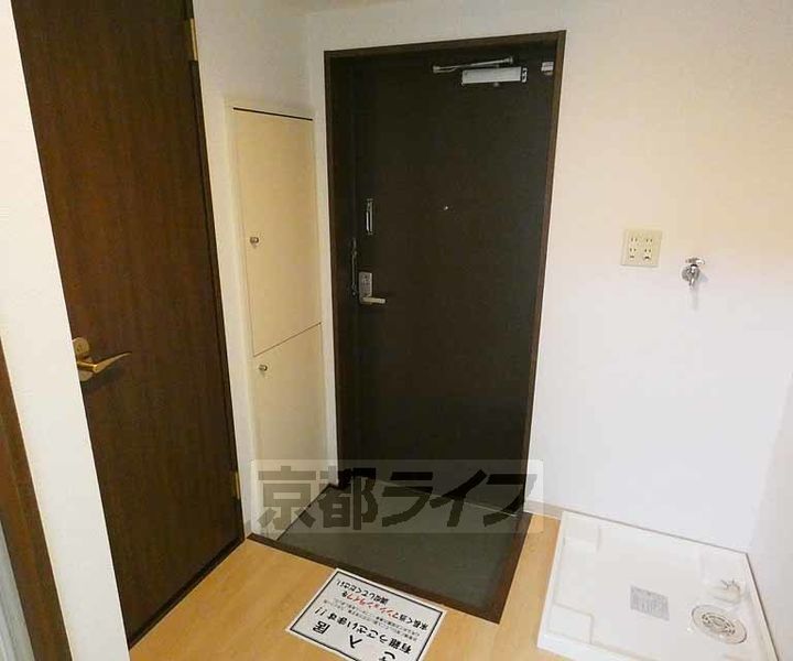 京都府京都市中京区壬生賀陽御所町の賃貸マンションの玄関
