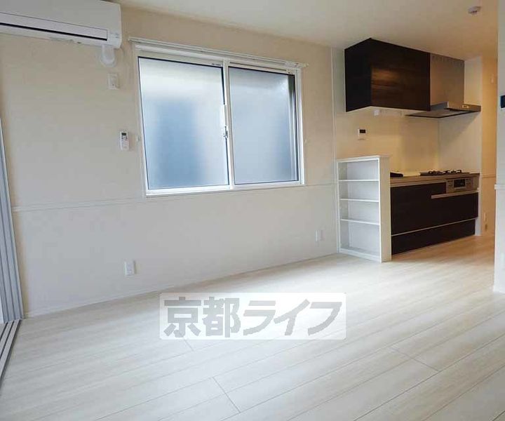 太秦レジデンス W棟の居間