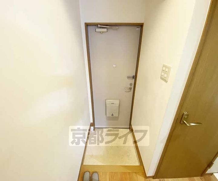 フラッツ帷子ノ辻の玄関