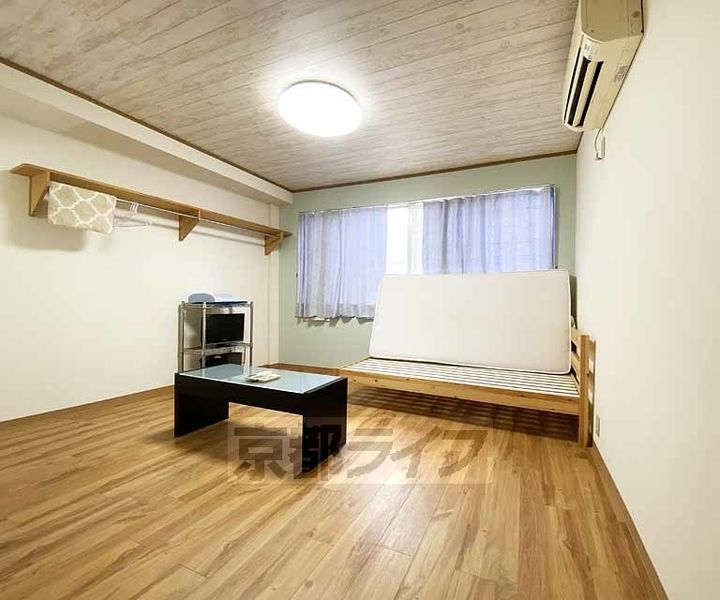 フラッツ帷子ノ辻の居間