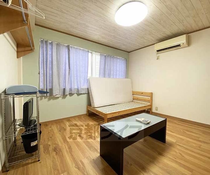 フラッツ帷子ノ辻の居間