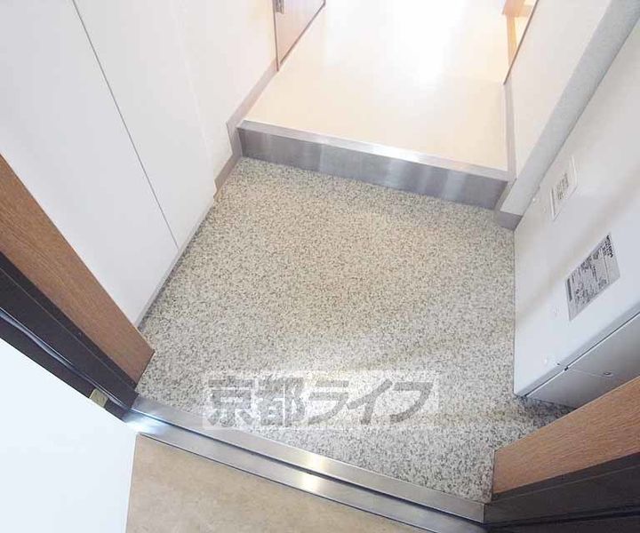 京都府京都市中京区壬生賀陽御所町の賃貸マンションの玄関