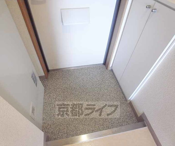 京都府京都市中京区壬生賀陽御所町の賃貸マンションの玄関