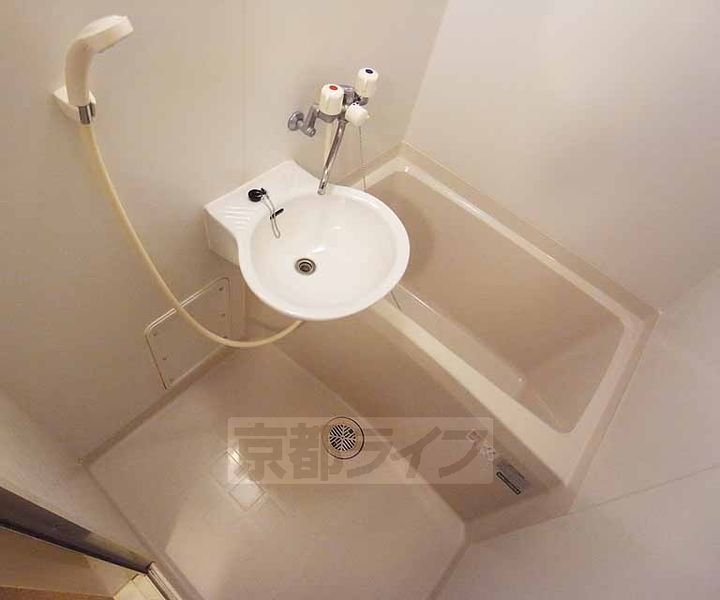 京都府京都市右京区嵯峨野西ノ藤町の賃貸アパートの風呂