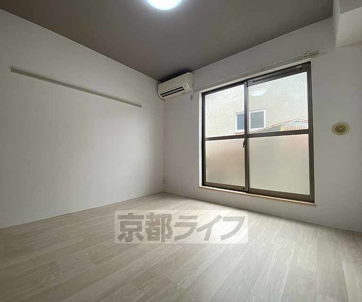 京都府京都市右京区梅津中倉町の賃貸アパートの居間