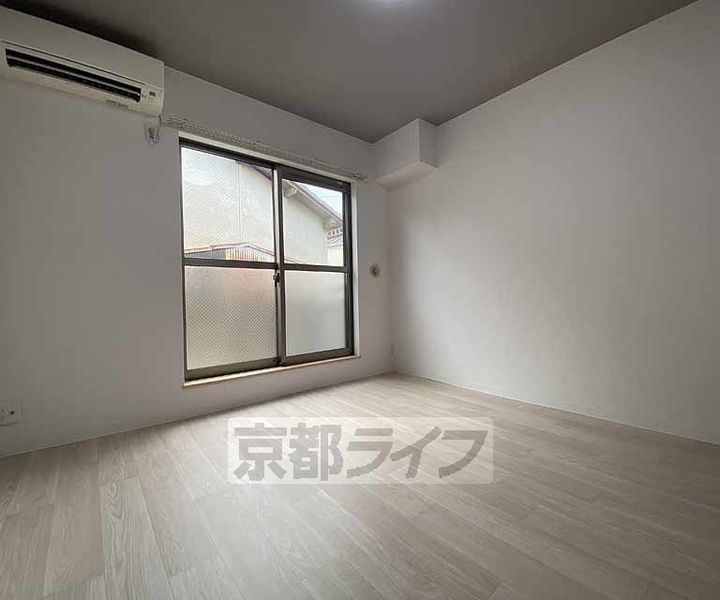 京都府京都市右京区梅津中倉町の賃貸アパートの居間