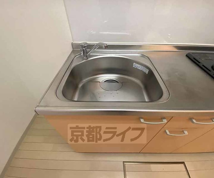 京都府京都市右京区梅津中倉町の賃貸アパートのキッチン