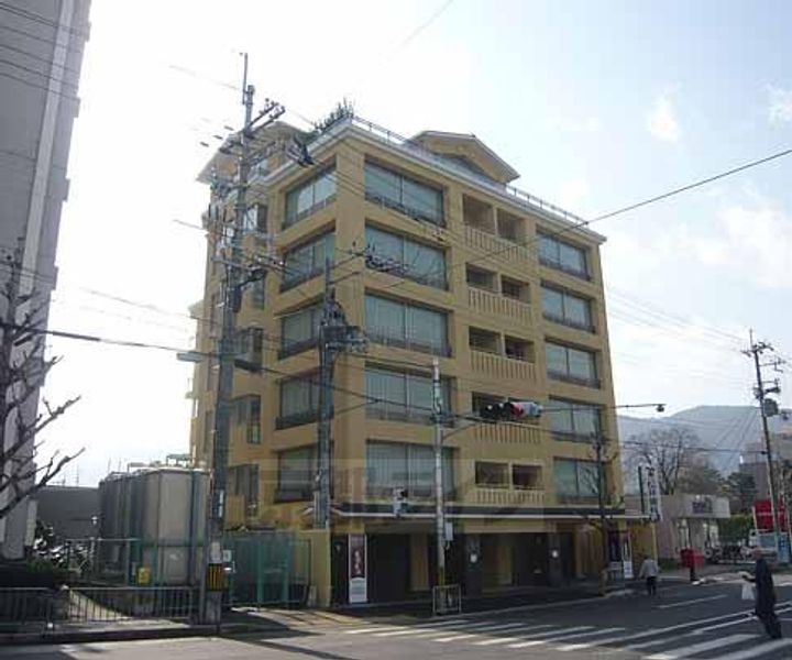 京都府京都市右京区嵯峨天龍寺中島町の賃貸マンションの外観