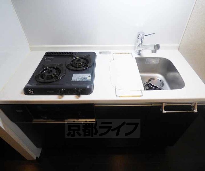 京都府京都市中京区聚楽廻中町の賃貸マンションのキッチン